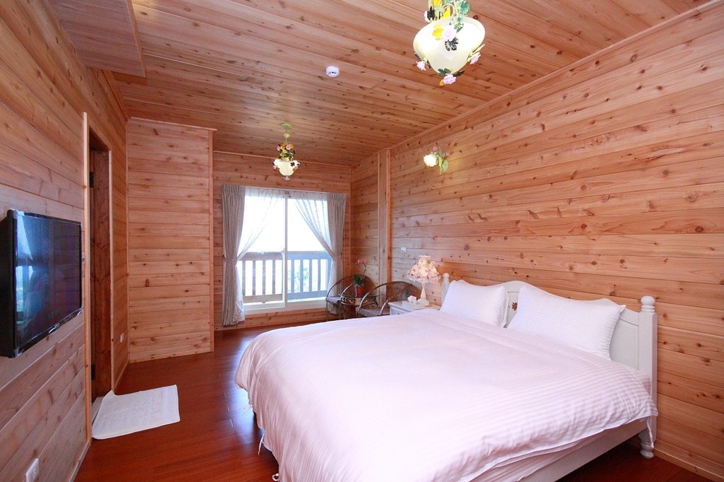 102｜浪漫雙人房（獨立觀景陽台）